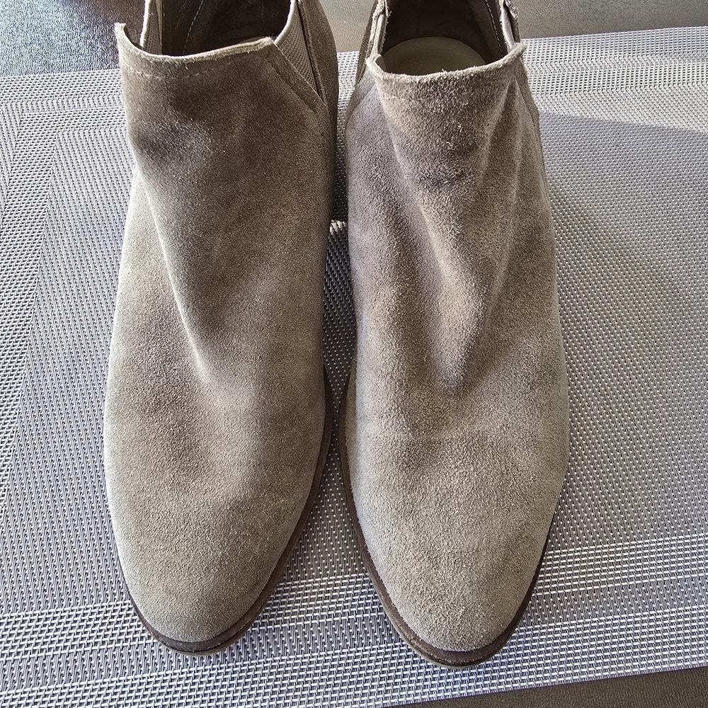 Dolce Vita Brown Suede Chukka Boots